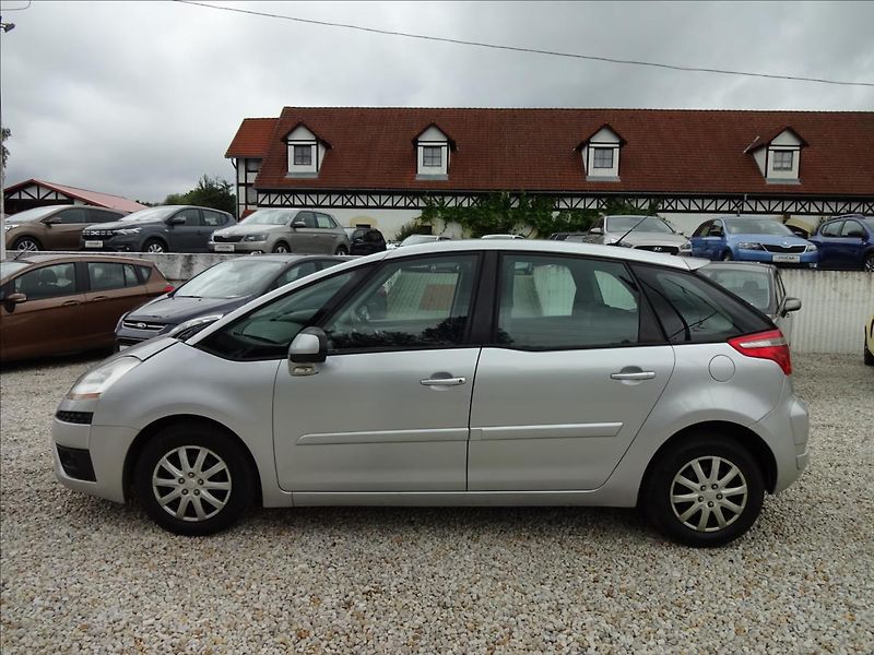 Citroën C4 Picasso 1,6HDI 80kW - fotka 3 z 44