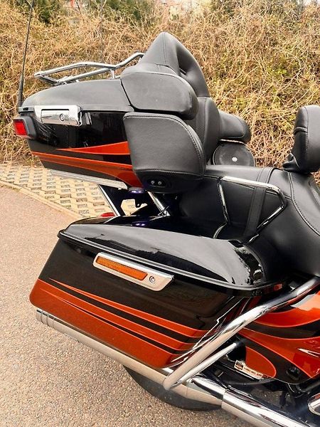 Harley-Davidson FLTRU Road Glide Ultra 1750 (2014) FLTRUSE Road Glide Ultra CVO R - fotka 11 z 16