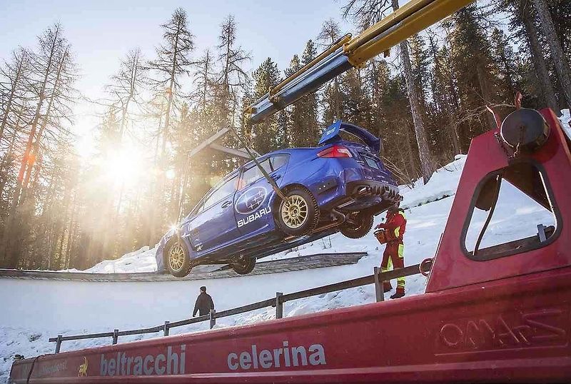Subaru WRX STI na bobové dráze ve Svatém Mořici.