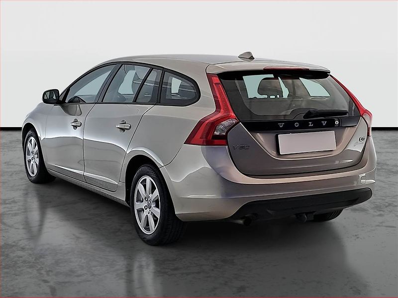 Volvo V60 (2011) D3 2.0, po STK, Tažné - fotka 4 z 16