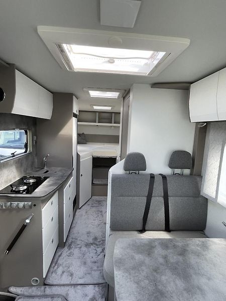 Frankia (2025) NEO M I7GDK - MB 2,0l/170HP - fotka 24 z 36