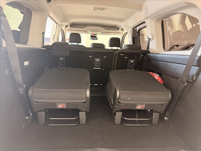 Toyota ProAce City Verso 1,5 Business 7S  1.5 Diesel (1 - fotka 15 z 15