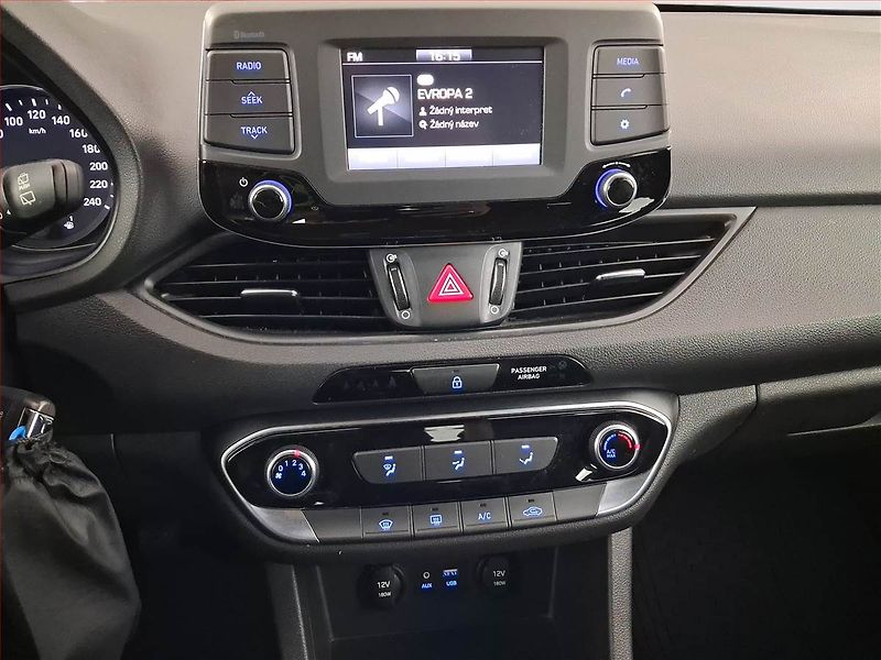 Hyundai i30 (2018) 1.0 T-GDI, Serv.kniha - fotka 12 z 21