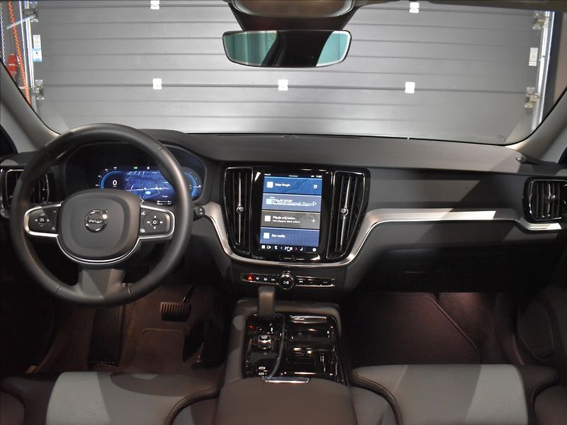 Volvo V60 2,0 T6 AWD Core - fotka 15 z 26