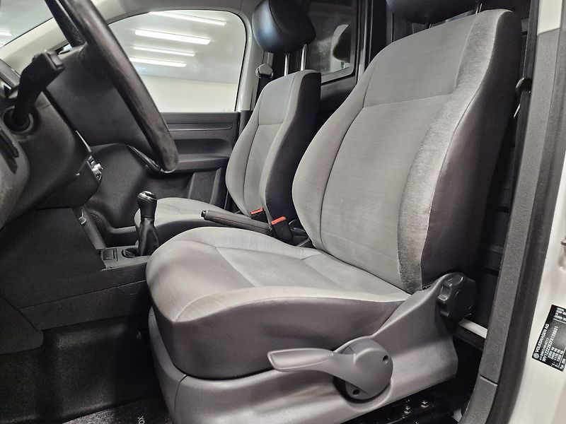 Volkswagen Caddy (2015) 2.0 Maxi CNG MAN 2015 | Záruka - fotka 14 z 53
