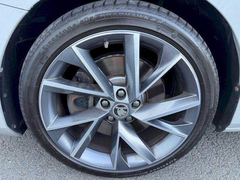 Škoda Superb (2022) 2.0 TSI 206kW SportLine 4x4 DS - fotka 35 z 35