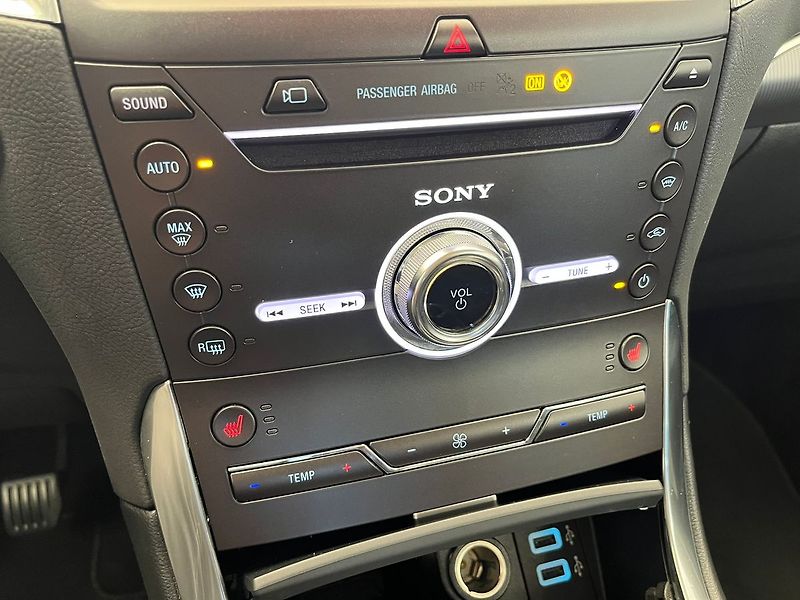 Ford S-MAX 2.0 EB Titanium LED manuál - fotka 27 z 58