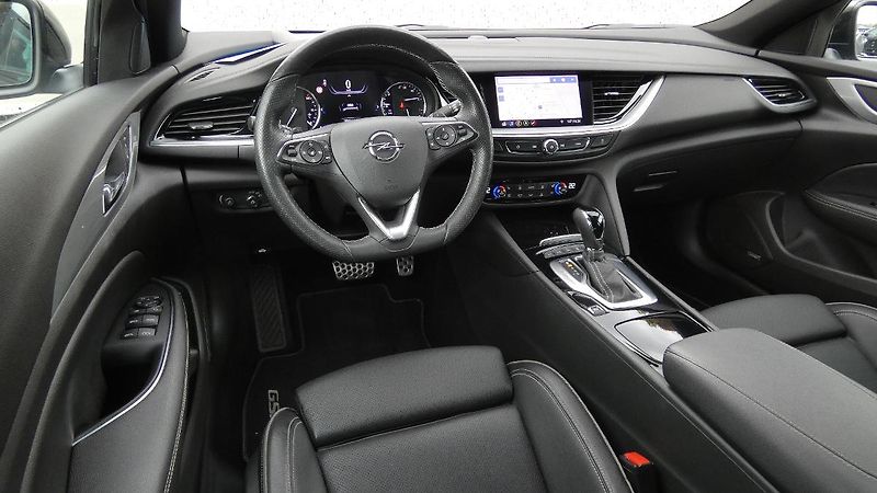 Opel Insignia ST 2,0 T 4x4 GSi - fotka 5 z 27