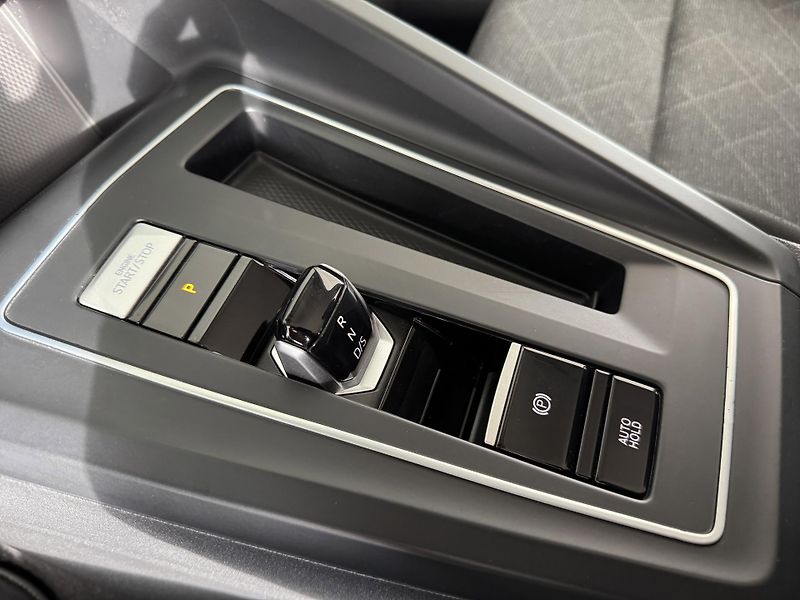 Volkswagen Golf 1,0eTSI 81kW*DSG*Life*DPH - fotka 20 z 28