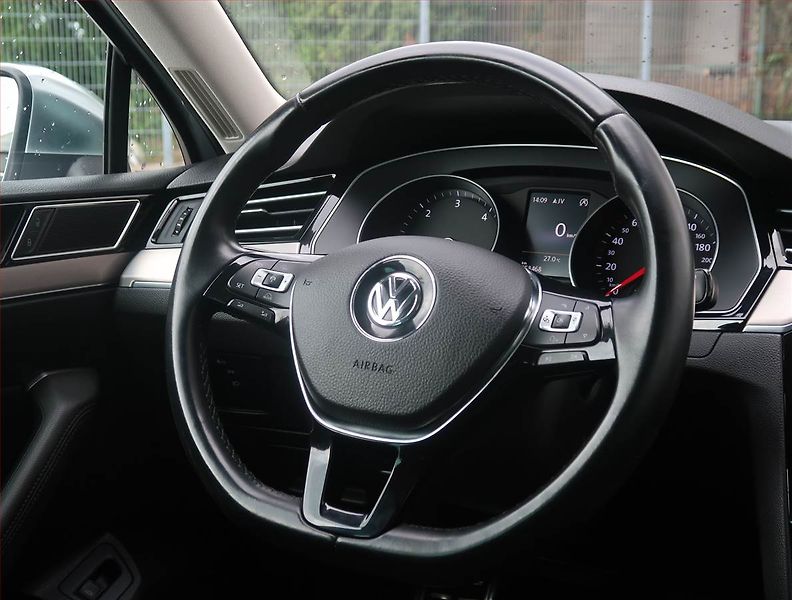 Volkswagen Passat (2015) Highline 2.0 TDI, Serv.kniha - fotka 17 z 19
