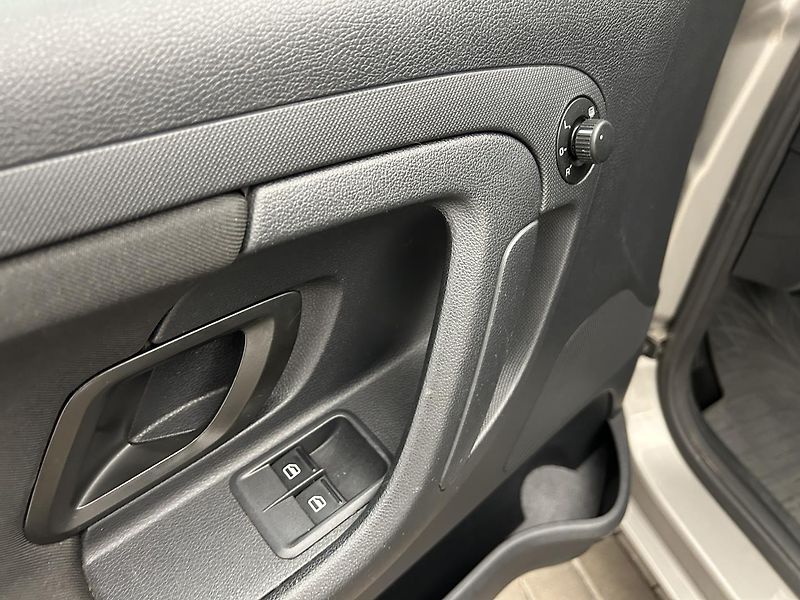 Škoda Fabia 1.2 TSI Ambiente - fotka 6 z 22