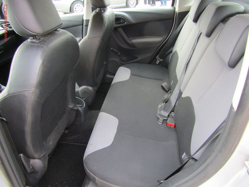Citroën C3 (2015) 1.2 i, AC - fotka 9 z 16