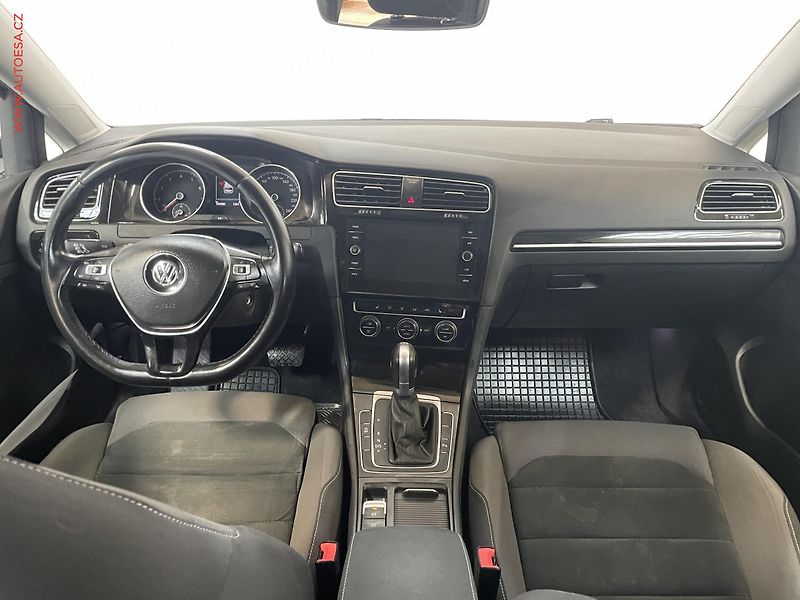 Volkswagen Golf (2019) 1.5TSi, DSG, LED, navi - fotka 8 z 17