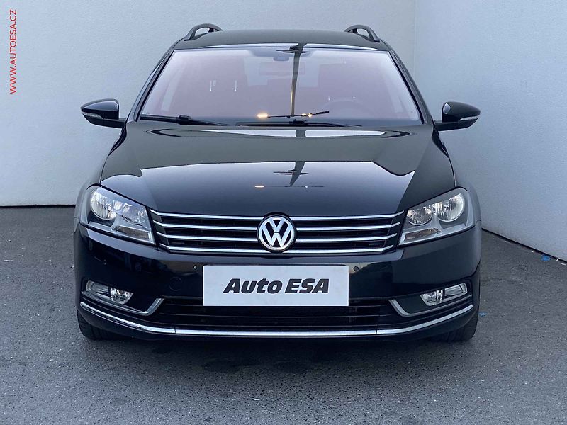 Volkswagen Passat (2012) 2.0 TDi, Comfortline, navi - fotka 2 z 20