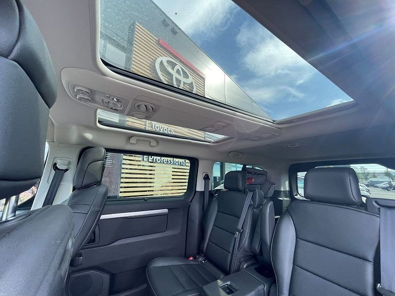 Toyota ProAce Verso 2.0 D-4D 177k L2  A/T VIP 7Sky - fotka 24 z 29