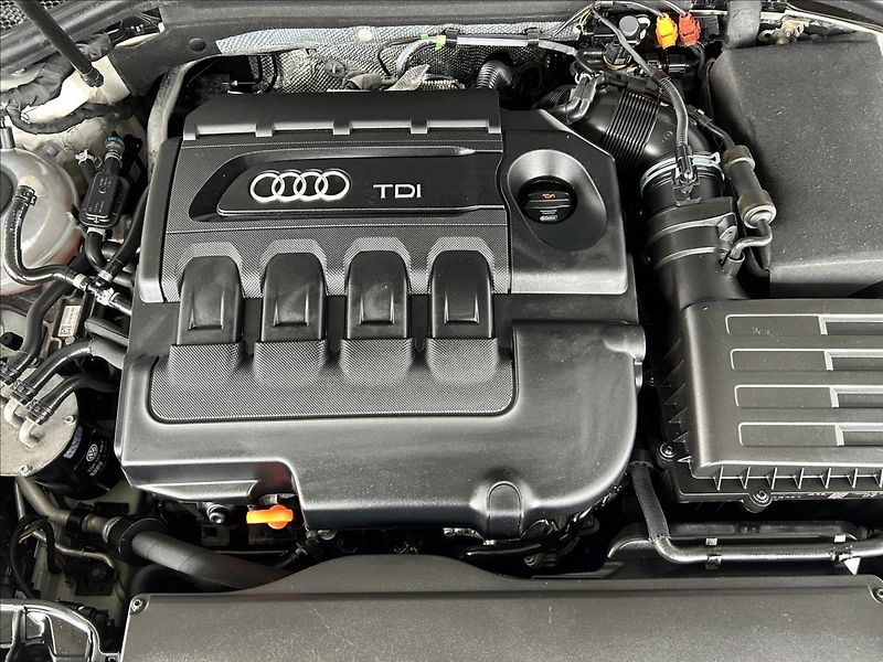 Audi A3 2,0   TDI 110kW,S-LINE,SPORTBA - fotka 29 z 35