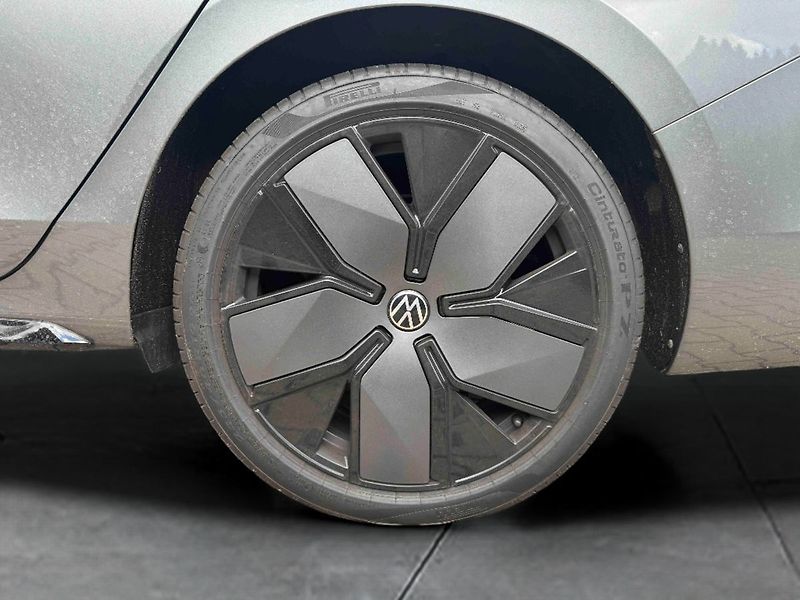 Volkswagen Passat R-Line People - fotka 5 z 7