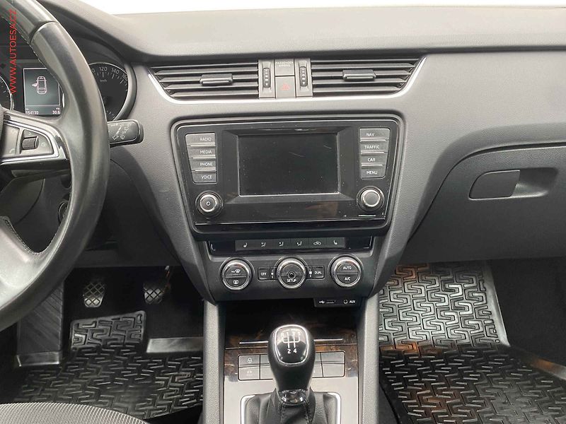 Škoda Octavia (2014) 1.6 TDi, Elegance, STK6/28 - fotka 12 z 19