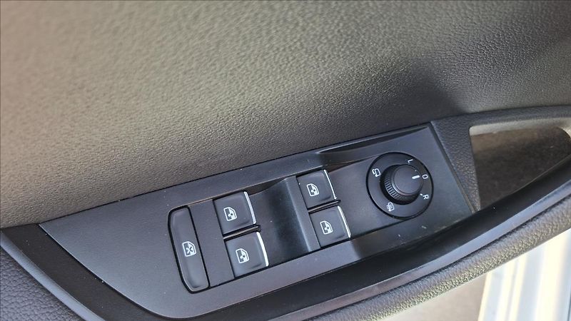 Škoda Superb 1,6 TDi 88 Kw Style DSG DPH - fotka 24 z 32