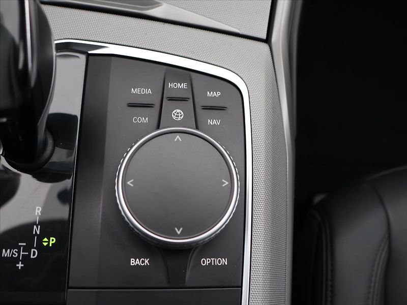 BMW Řada 3 2,0 320d 140 kW xDrive ADVANTA - fotka 20 z 28