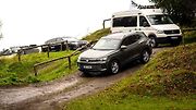 Na stejnou terénní trať se při prezentaci vydávaly auta VW z nejrůznějších kategorií.