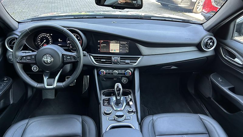 Alfa Romeo Giulia 2.0i 280k Ti  - fotka 11 z 14