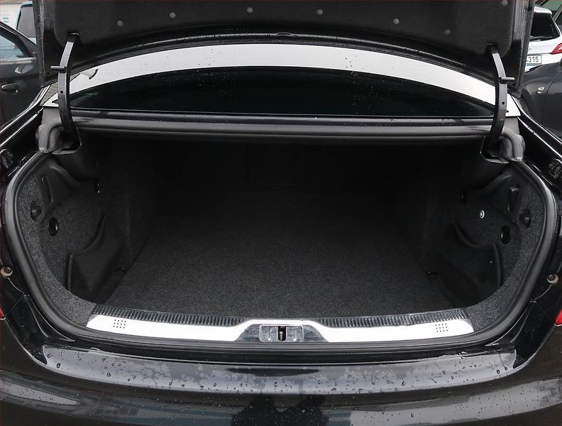 Škoda Superb (2011) 2.0 TDI, Automat, Xenony - fotka 15 z 18