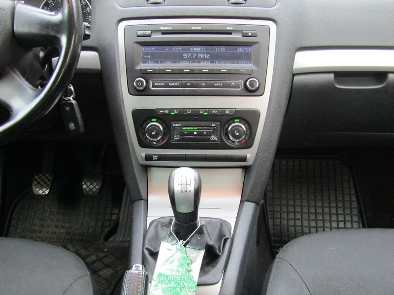 Škoda Octavia (2009) 2.0 TDI 103kW 4X4 - fotka 17 z 36
