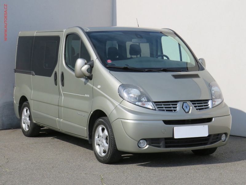 Renault Trafic (2014) 2.0dCi 9míst, AC, 84kW - fotka 1 z 3
