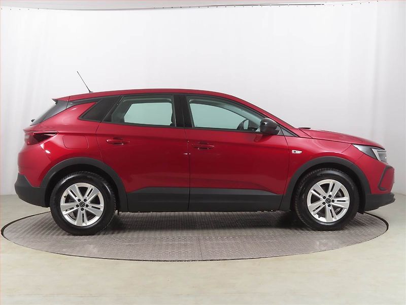 Opel Grandland X (2022) 1.2 Turbo, Serv.kniha - fotka 6 z 17