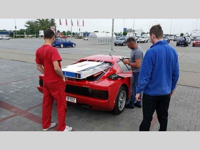 I sportovní a supersportovní auta umí být praktická… když chcete.