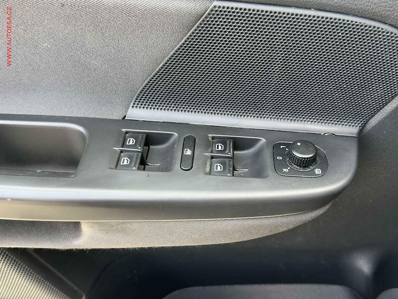 Volkswagen Golf (2009) 1.4 MPI, STK5/28 - fotka 13 z 17