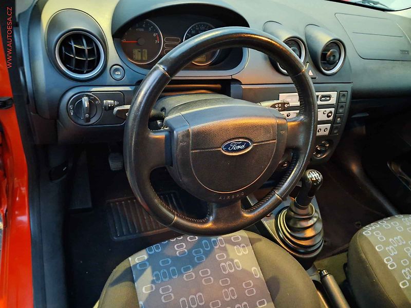 Ford Fiesta (2005) 1.3i, ČR, AC, tažné - fotka 12 z 15