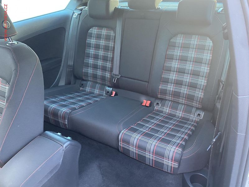 Volkswagen Golf (2016) 2.0 TSi, GTi, bixen - fotka 10 z 17