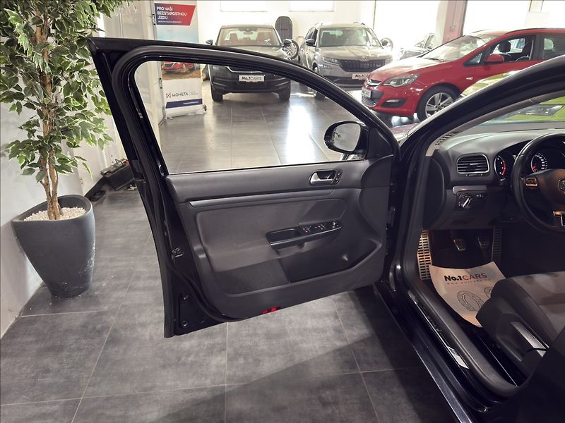 Volkswagen Golf 1,4   TSI STYLE BI-XEN NAVI - fotka 6 z 34