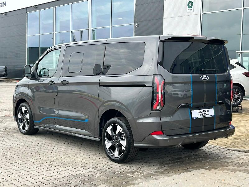 Ford Tourneo Custom (2025) Sport L1, Tourneo, 2.0 EcoBlue - fotka 3 z 19