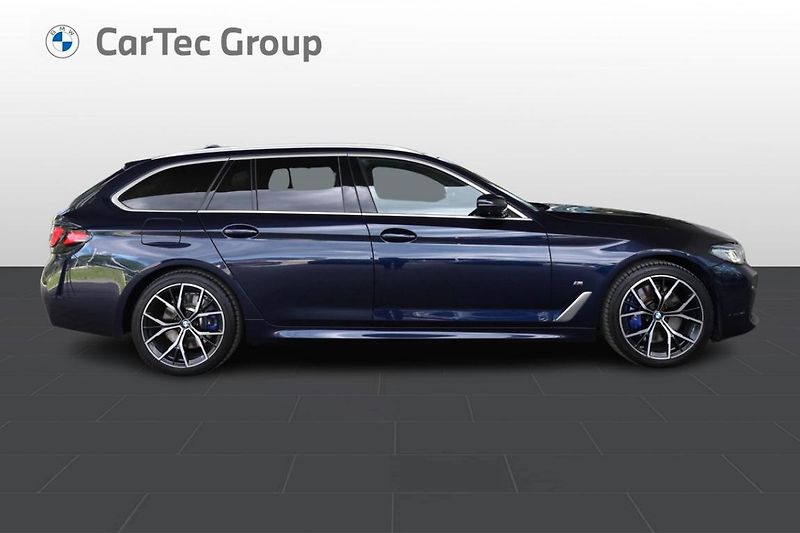 BMW Řada 5 530d xDrive Touring - fotka 7 z 33
