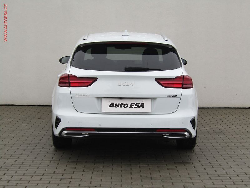 Kia Ceed (2022) 1.5 T-GDi, ČR, GT Line, AT - fotka 5 z 22