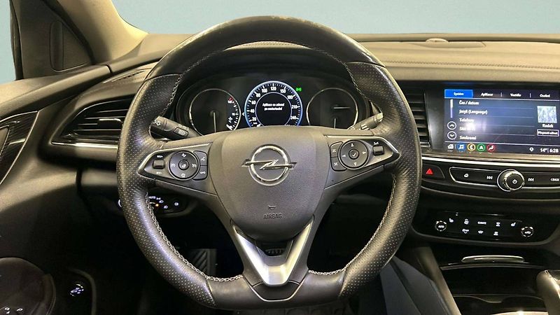 Opel Insignia Sports Tourer Innovation D 2.0 - fotka 15 z 32