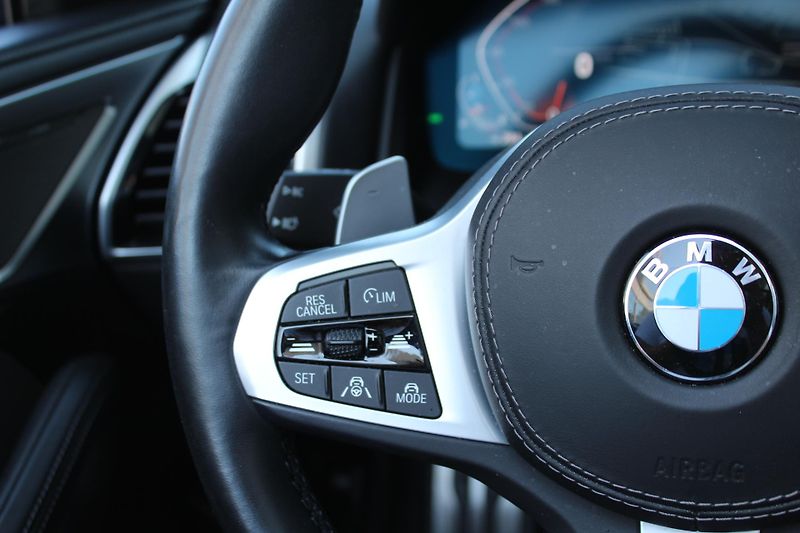 BMW Řada 8 840i xDrive Convertible - fotka 15 z 27