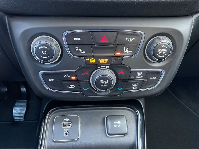 Jeep Compass (2020) 1.6MJD 88kW Downtown - fotka 16 z 31