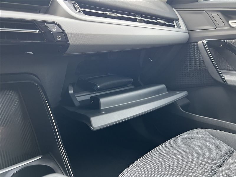 BMW iX2 0,0 eDrive20  Záruka 150kW - fotka 39 z 39