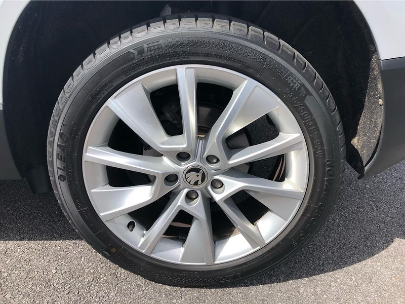 Škoda Karoq 1,5TSi 110kW STYLE PLUS COMFOR - fotka 14 z 30