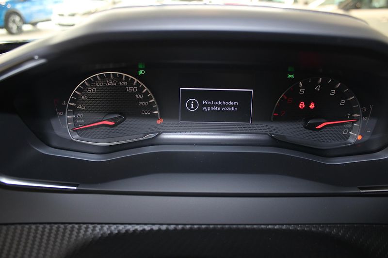 Peugeot 2008 (2025) STYLE PureTech 100 S&S MAN6 - fotka 14 z 17