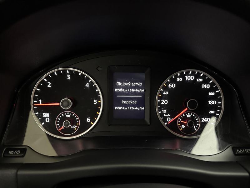 Volkswagen Tiguan 2,0 110kW 4X4 NAVI SERVIS TZ - fotka 15 z 41