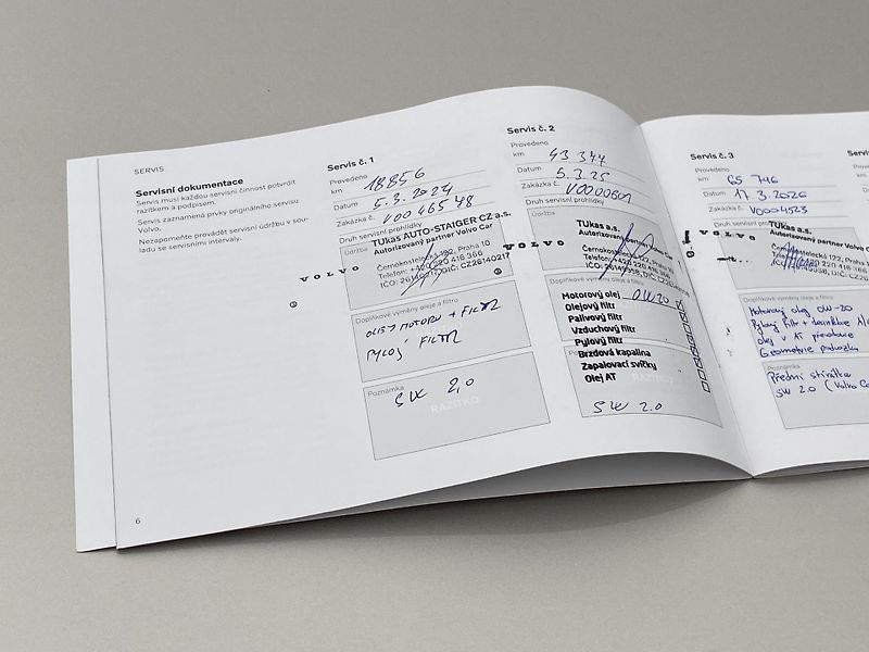 Volvo XC40 B4 BRIGHT PLUS AUT CZ - fotka 55 z 56