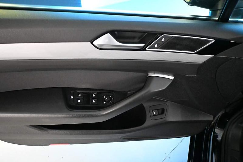 Volkswagen Passat (2023) 2.0 LED DSG ACC VIRTUAL Kamera - fotka 15 z 34