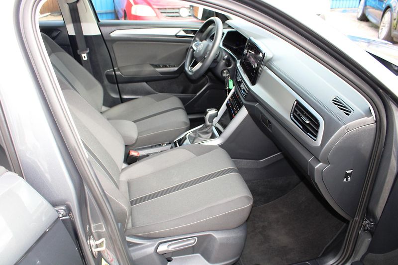 Volkswagen T-Roc (2024) 1,5TSI DSG LED ADAPT.TEMPOMAT  - fotka 13 z 21