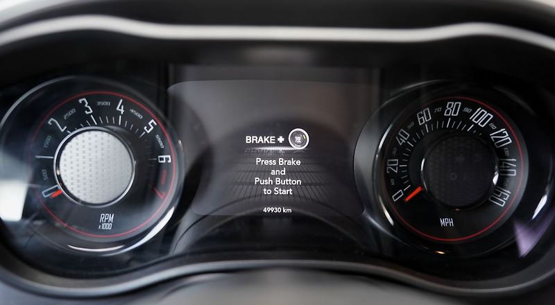 Dodge Challenger 3.6 V6 automat,/kůže/xenony - fotka 29 z 38