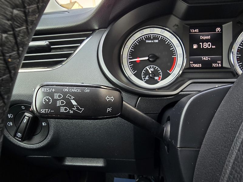 Škoda Octavia 2.0TDI 110KW STYLE FULL LED ČR - fotka 31 z 33